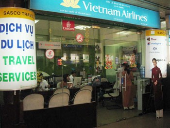Twelve travel agencies receive a 40 percent discount on 13 domestic routes by VNA. (Photo: KK)